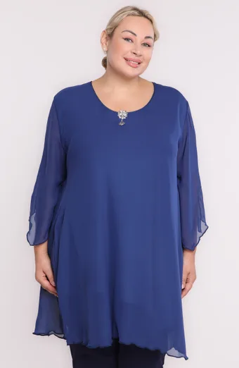 Sötétkék sifon tunika brosssal